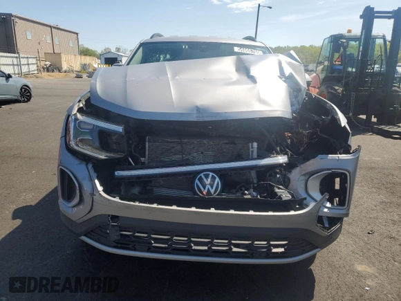2024 Volkswagen Atlas SE with VIN 1V2WR2CA4RC567340, listed as a Copart auction lot 54665765 with 24,743 mi miles and Salvage title. Bid and sale history available at DreamBid. Image 5.