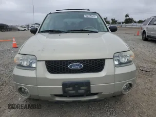 2005 Ford Escape Limited z VIN 1FMYU04195KB37679, wystawiony jako Copart lot #50656585 z przebiegiem 218 891 mil mil oraz Szkoda całkowita • Salvage title. Historia ofert i sprzedaży dostępna na DreamBid. Obrazek 5.