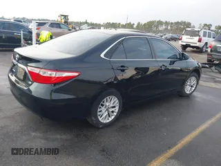2017 Toyota Camry XLE z VIN 4T1BF1FK8HU343001, wystawiony jako IAAI lot #41487686 z przebiegiem 214 682 mil mil oraz . Historia ofert i sprzedaży dostępna na DreamBid. Obrazek 4.