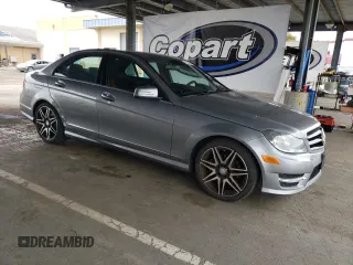 2014 Mercedes-Benz C 250 Sport z VIN WDDGF4HB8EG217004, wystawiony jako Copart lot #58807465 z przebiegiem 81 687 mil mil oraz Szkoda całkowita • Salvage title. Historia ofert i sprzedaży dostępna na DreamBid. Obrazek 4.