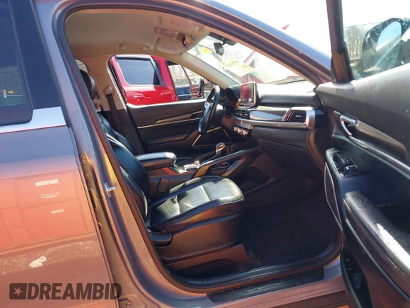 2020 Kia Telluride LX with VIN 5XYP2DHC9LG007462, listed as a IAAI auction lot 41531017 with 89,330 mi miles and . Bid and sale history available at carsss.com. Image 5.