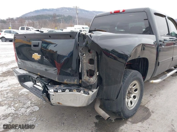 2010 Chevrolet Silverado 1500 LT with VIN 3GCRKSEA5AG191507, listed as a IAAI auction lot 41531755 with 220,184 mi miles. Bid and sale history available at carsss.com. Image 6.