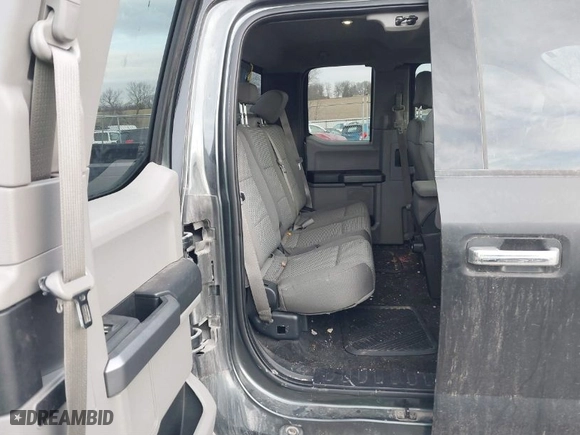 2015 Ford F-150 XLT with VIN 1FTFX1EG7FFA75401, listed as a IAAI auction lot 41843805 with 190,418 mi miles. Bid and sale history available at carsss.com. Image 8.