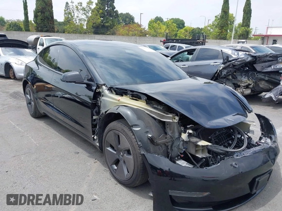 2023 Tesla Model 3 z VIN 5YJ3E1EAXPF604916, wystawiony jako IAAI lot #42461640 z przebiegiem 28 123 mil mil oraz . Historia ofert i sprzedaży dostępna na DreamBid. Obrazek 1.