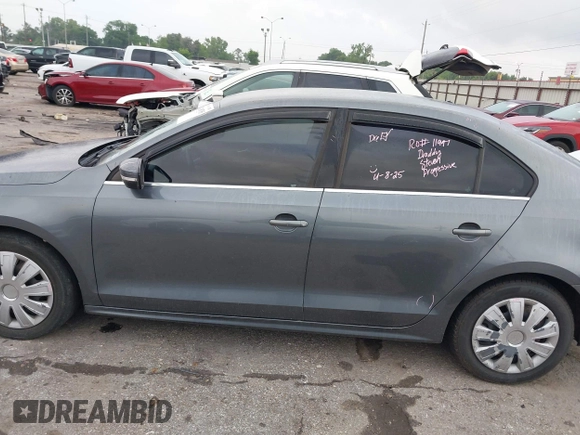2013 Volkswagen Jetta SE with VIN 3VWDP7AJ2DM418282, listed as a IAAI auction lot 42100785 with 131,383 mi miles and . Bid and sale history available at DreamBid. Image 14.