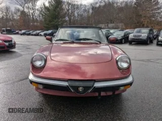 1988 Alfa Romeo Spider z VIN ZARBC5767J1056025, wystawiony jako Copart lot #58116455 z przebiegiem 78 443 mil mil oraz Tytuł czysty. Historia ofert i sprzedaży dostępna na DreamBid. Obrazek 10.