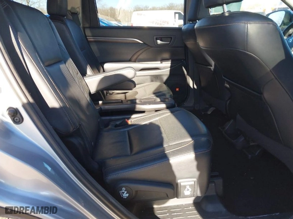 2014 Toyota Highlander Limited with VIN 5TDDKRFH9ES047643, listed as a IAAI auction lot 41427770 with 120,935 mi miles. Bid and sale history available at carsss.com. Image 8.
