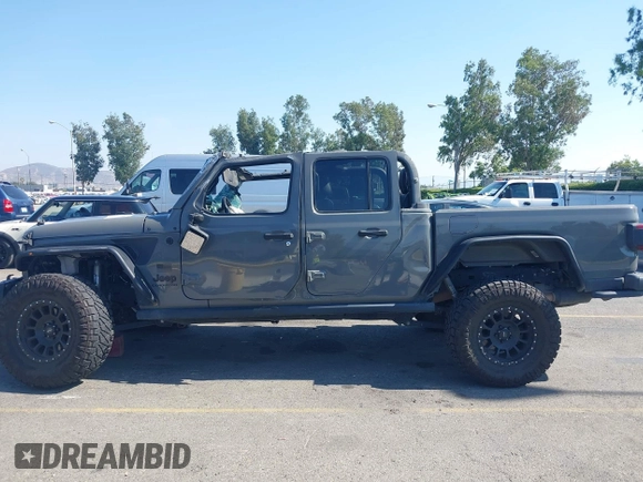 2021 Jeep Gladiator 80th Anniversary z VIN 1C6HJTAG7ML564981, wystawiony jako IAAI lot #42455062 z przebiegiem 89 721 mil mil oraz . Historia ofert i sprzedaży dostępna na DreamBid. Obrazek 14.