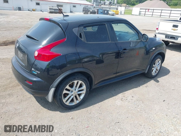 2013 Nissan Juke SL z VIN JN8AF5MV0DT214386, wystawiony jako IAAI lot #42521301 z przebiegiem 145 893 mil mil oraz . Historia ofert i sprzedaży dostępna na DreamBid. Obrazek 4.