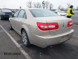 2007 Lincoln MKZ z VIN 3LNHM28T57R612489, wystawiony jako IAAI lot #41675640 z przebiegiem 135 330 mil mil oraz . Historia ofert i sprzedaży dostępna na DreamBid. Obrazek 3.