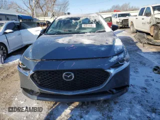 2022 Mazda 3 Carbon Edition z VIN 3MZBPACL5NM312817, wystawiony jako Copart lot #45314185 z przebiegiem 37 279 mil mil oraz Szkoda całkowita • Salvage title. Historia ofert i sprzedaży dostępna na DreamBid. Obrazek 5.