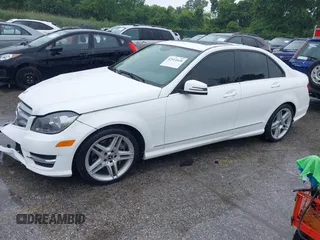 2013 Mercedes-Benz C 300 Sport с VIN WDDGF8AB7DR276047, выставлен на аукционе IAAI как лот 42511628 с пробегом 113 694 миль миль и . История ставок и продаж доступна на DreamBid. Изображение 2.