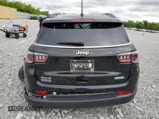 2023 Jeep Compass Latitude Lux z VIN 3C4NJDFN2PT549158, wystawiony jako Copart lot #57506665 z przebiegiem 23 687 mil mil oraz Szkoda całkowita • Salvage title. Historia ofert i sprzedaży dostępna na DreamBid. Obrazek 6.