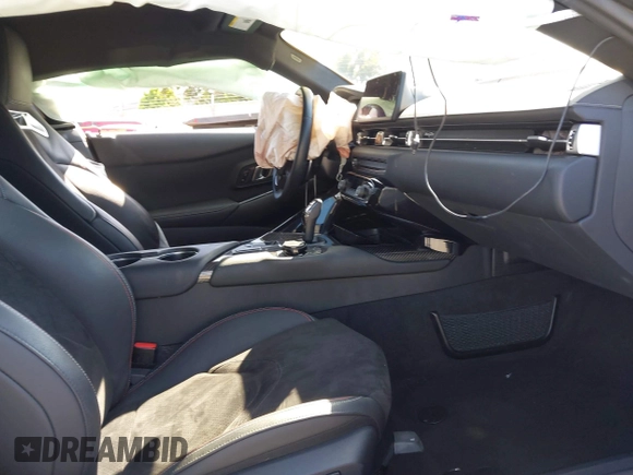 2021 Toyota Supra 2.0 with VIN WZ1DB2C01MW039946, listed as a IAAI auction lot 42519516 with 21,073 mi miles and . Bid and sale history available at DreamBid. Image 5.