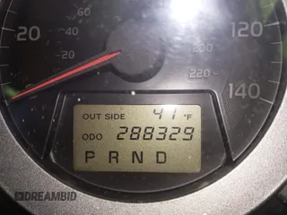 2007 Toyota RAV4 with VIN JTMZD33V976028178, listed as a IAAI auction lot 41923783 with 288,329 mi miles. Bid and sale history available at carsss.com. Image 7.