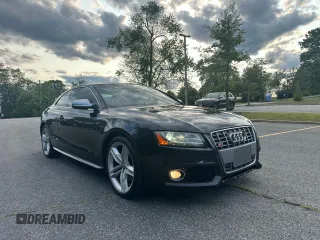 2012 Audi S5 Prestige z VIN WAUVVAFR8CA000861, wystawiony jako Copart lot #59816765 z przebiegiem 142 618 mil mil oraz Czysty tytuł • Clean title. Historia ofert i sprzedaży dostępna na DreamBid. Obrazek 1.