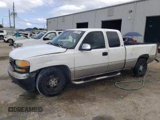 1999 GMC New Sierra 1500 SLE with VIN 2GTEC19T7X1523238, listed as a Copart auction lot 52725825 with 259,925 mi miles and Salvage Title. Bid and sale history available at carsss.com. Image 1.
