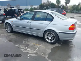 2005 BMW 3 Series 325i with VIN WBAAZ33485KP91350, listed as a IAAI auction lot 41536220 with 153,894 mi miles and . Bid and sale history available at DreamBid. Image 3.