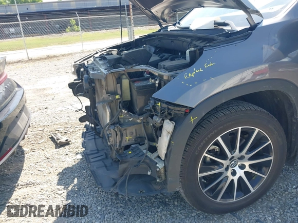 2018 Toyota Highlander SE with VIN 5TDJZRFH1JS895847, listed as a IAAI auction lot 42667973 with 93,876 mi miles and . Bid and sale history available at DreamBid. Image 18.