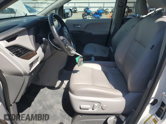 2020 Toyota Sienna XLE Auto Access Seat with VIN 5TDYZ3DC5LS077219, listed as a Copart auction lot 58377395 with 104,517 mi miles and Salvage title. Bid and sale history available at DreamBid. Image 7.