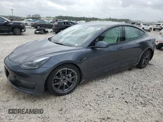 2023 Tesla Model 3 z VIN 5YJ3E1EA0PF613382, wystawiony jako Copart lot #51118625 z przebiegiem 52 404 mil mil oraz Czysty tytuł • Clean title. Historia ofert i sprzedaży dostępna na DreamBid. Obrazek 1.