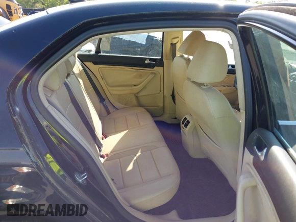 2010 Volkswagen Jetta TDI with VIN 3VWRL7AJ8AM039834, listed as a IAAI auction lot 42029281 with 155,883 mi miles and . Bid and sale history available at DreamBid. Image 8.