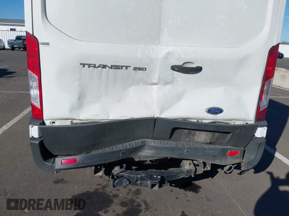 2019 Ford Transit z VIN 1FTYR1CM7KKB27462, wystawiony jako IAAI lot #41644752 z przebiegiem 94 260 mil mil oraz . Historia ofert i sprzedaży dostępna na DreamBid. Obrazek 6.