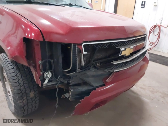 2013 Chevrolet Suburban LT with VIN 1GNSKJE76DR222890, listed as a IAAI auction lot 41698835 with 288,835 mi miles. Bid and sale history available at carsss.com. Image 6.