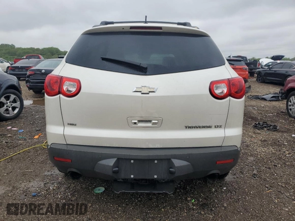 2012 Chevrolet Traverse LTZ z VIN 1GNKVLED5CJ155527, wystawiony jako Copart lot #57597285 z przebiegiem Nie podano mil oraz Szkoda całkowita • Salvage title. Historia ofert i sprzedaży dostępna na DreamBid. Obrazek 6.