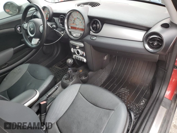 2009 MINI Hardtop with VIN WMWMF33529TW77066, listed as a Copart auction lot 55321915 with 139,901 mi miles and Clean Title. Bid and sale history available at DreamBid. Image 8.