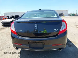 2013 Lincoln MKS z VIN 1LNHL9EK3DG617815, wystawiony jako IAAI lot #42239784 z przebiegiem 122 589 mil mil oraz . Historia ofert i sprzedaży dostępna na DreamBid. Obrazek 16.