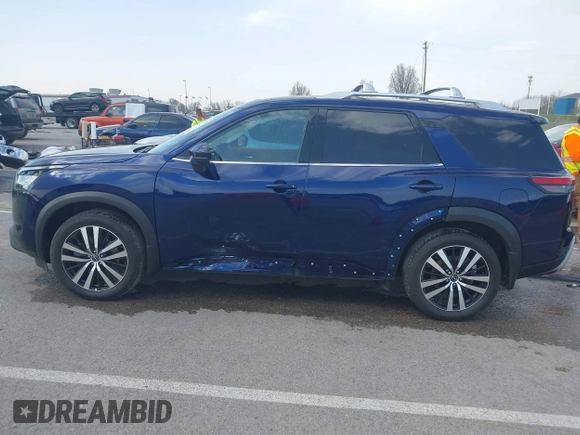 2023 Nissan Pathfinder Platinum с VIN 5N1DR3DK6PC213530, выставлен на аукционе IAAI как лот 41811625 с пробегом 23 903 миль миль и . История ставок и продаж доступна на DreamBid. Изображение 15.