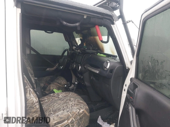 2016 Jeep Wrangler Unlimited Rubicon with VIN 1C4BJWFGXGL185227, listed as a IAAI auction lot 41555159 with 1 mi miles. Bid and sale history available at carsss.com. Image 5.