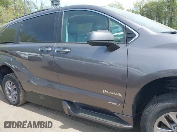 2021 Toyota Sienna XLE with VIN 5TDJRKEC3MS065212, listed as a IAAI auction lot 42086801 with 22,602 mi miles and . Bid and sale history available at DreamBid. Image 14.