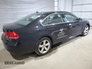 2012 Volkswagen Passat SE z VIN 1VWBP7A32CC075739, wystawiony jako Copart lot #51462155 z przebiegiem 246 675 mil mil oraz Czysty tytuł • Clean title. Historia ofert i sprzedaży dostępna na DreamBid. Obrazek 3.