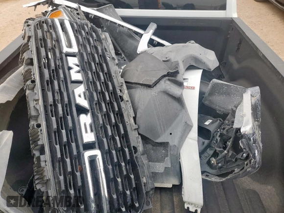 2024 Ram 2500 Big Horn z VIN 3C6UR5DL5RG233994, wystawiony jako Copart lot #59522945 z przebiegiem 21 239 mil mil oraz Szkoda całkowita • Salvage title. Historia ofert i sprzedaży dostępna na DreamBid. Obrazek 12.