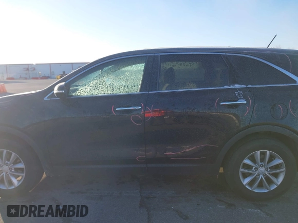 2018 Kia Sorento LX with VIN 5XYPG4A34JG431818, listed as a IAAI auction lot 40997995 with 141,886 mi miles. Bid and sale history available at carsss.com. Image 14.