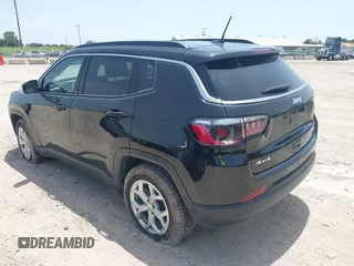 2024 Jeep Compass Latitude с VIN 3C4NJDBN4RT111850, выставлен на аукционе IAAI как лот 42771963 с пробегом 40 626 миль миль и . История ставок и продаж доступна на DreamBid. Изображение 3.