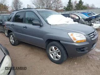 2008 Kia Sportage LX with VIN KNDJE723287540085, listed as a IAAI auction lot 41833371 with 189,372 mi miles. Bid and sale history available at carsss.com. Image 1.