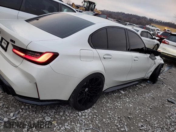 2023 BMW M3 Competition xDrive z VIN WBS43AY05PFP19411, wystawiony jako Copart lot #85955874 z przebiegiem 18 709 mil mil oraz Szkoda całkowita • Salvage title. Historia ofert i sprzedaży dostępna na DreamBid. Obrazek 3.