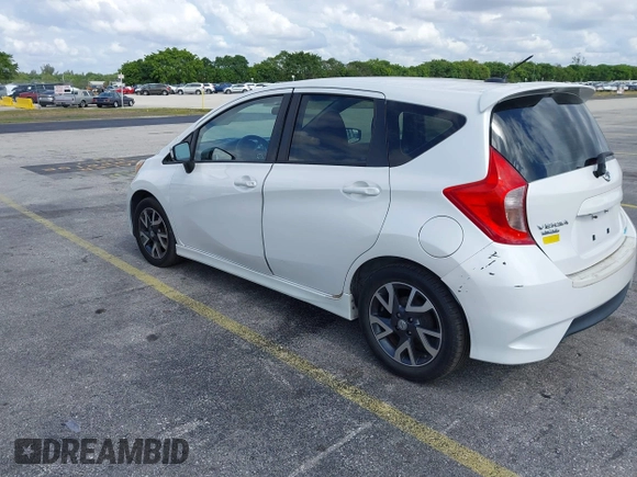 2015 Nissan Note SR z VIN 3N1CE2CP3FL399892, wystawiony jako IAAI lot #42186661 z przebiegiem 83 324 mil mil oraz . Historia ofert i sprzedaży dostępna na DreamBid. Obrazek 3.