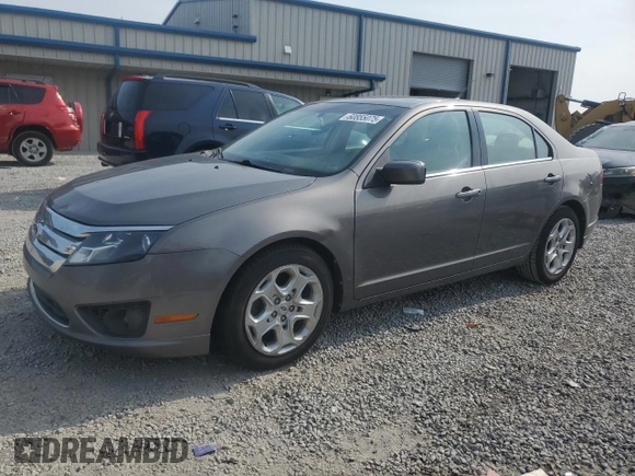 2010 Ford Fusion SE z VIN 3FAHP0HA2AR364858, wystawiony jako Copart lot #60855075 z przebiegiem 184 403 mil mil oraz Szkoda całkowita • Salvage title. Historia ofert i sprzedaży dostępna na DreamBid. Obrazek 1.