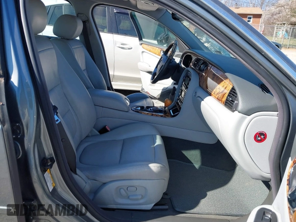 2005 Jaguar XJ with VIN SAJWA79C85SG48974, listed as a IAAI auction lot 41844684 with 154,145 mi miles. Bid and sale history available at carsss.com. Image 5.