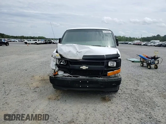 2017 Chevrolet Express Cargo z VIN 1GCWGAFF3H1147488, wystawiony jako Copart lot #51792665 z przebiegiem Nie podano mil oraz Szkoda całkowita • Salvage title. Historia ofert i sprzedaży dostępna na DreamBid. Obrazek 11.