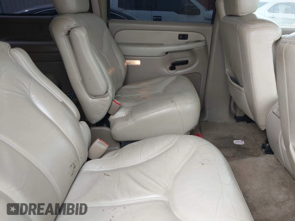 2002 GMC Yukon XL SLT with VIN 3GKEC16Z92G213251, listed as a IAAI auction lot 42130871 with 179,931 mi miles. Bid and sale history available at carsss.com. Image 8.