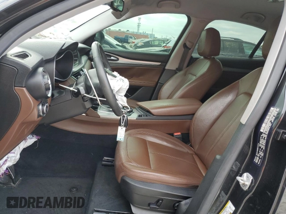 2018 Alfa Romeo Stelvio Sport z VIN ZASFAKPN8J7B79599, wystawiony jako Copart lot #57396135 z przebiegiem 73 873 mil mil oraz Nie do naprawy. Historia ofert i sprzedaży dostępna na DreamBid. Obrazek 7.