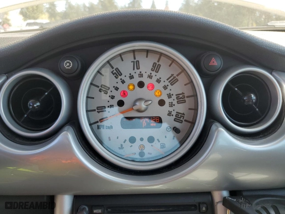 2006 MINI Cooper Hardtop S with VIN WMWRE33526TJ48561, listed as a Copart auction lot 53217245 with 154,128 mi miles and Clean Title. Bid and sale history available at carsss.com. Image 9.