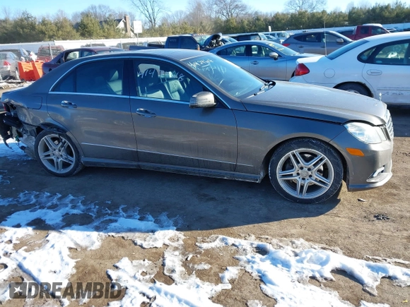 2011 Mercedes-Benz E-Class E 350 Luxury with VIN WDDHF8HB3BA348741, listed as a IAAI auction lot 41424618 with 117,306 mi miles. Bid and sale history available at carsss.com. Image 13.