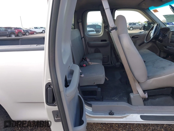 1999 Ford F-250 z VIN 2FTRX27L3XCA14587, wystawiony jako IAAI lot #42022998 z przebiegiem Nie podano mil oraz . Historia ofert i sprzedaży dostępna na DreamBid. Obrazek 8.