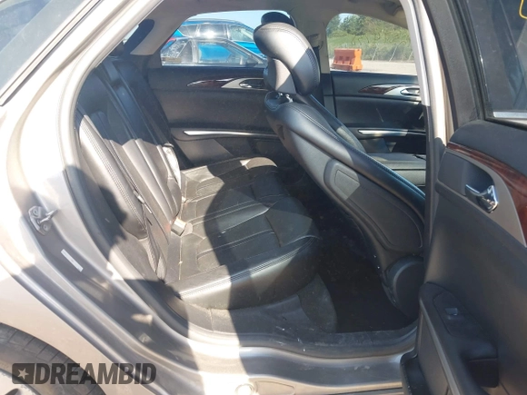 2016 Lincoln MKZ z VIN 3LN6L2GK9GR601143, wystawiony jako IAAI lot #42690132 z przebiegiem 155 073 mil mil oraz . Historia ofert i sprzedaży dostępna na DreamBid. Obrazek 8.